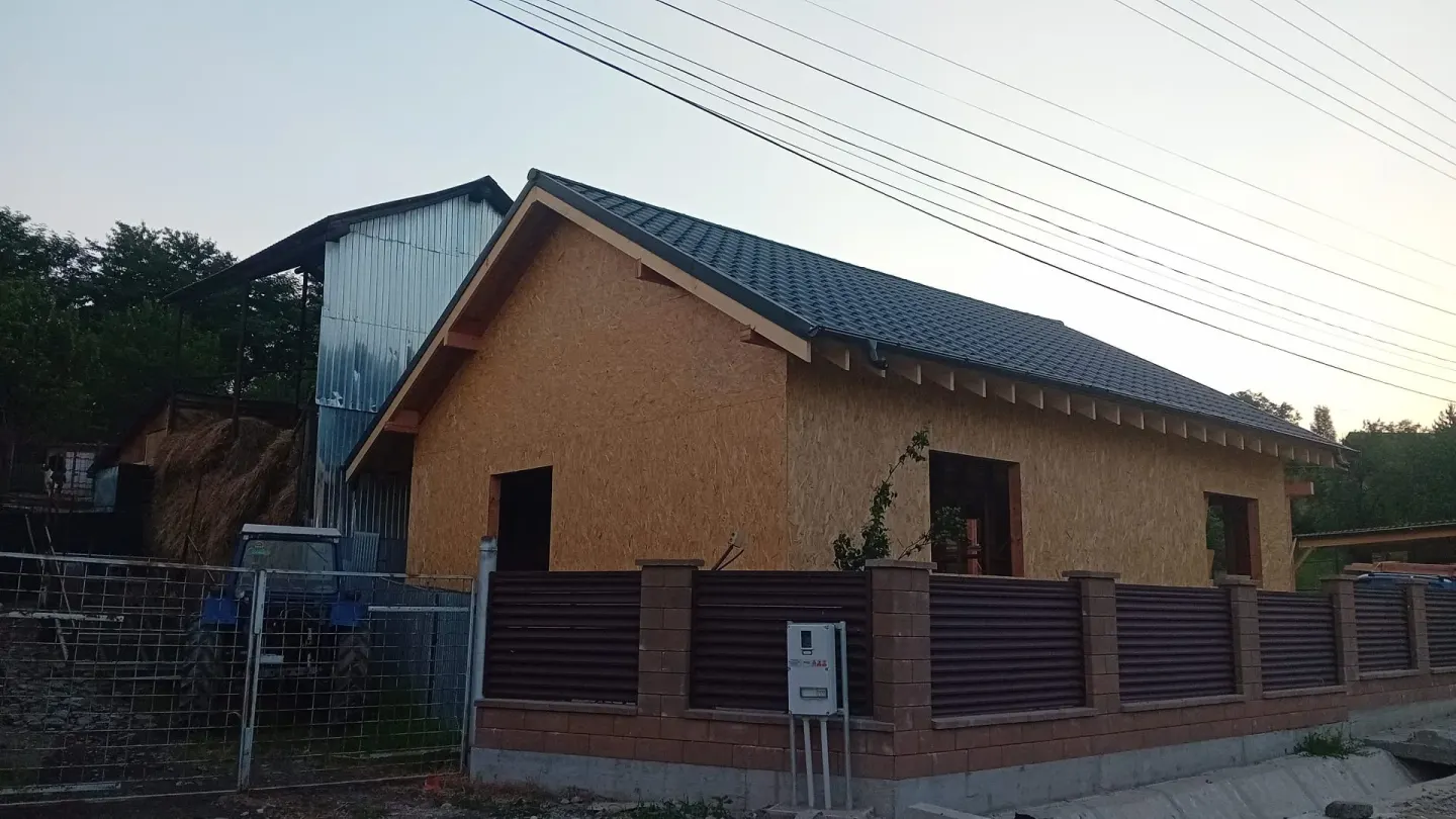 Casa Anca, fațada laterală după închiderea anvelopei