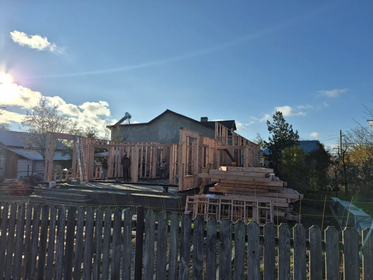 Casa Marian, structura parterului și etajului în curs de montaj